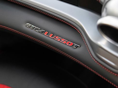 Used 2018 Ferrari GTC4Lusso T image 38