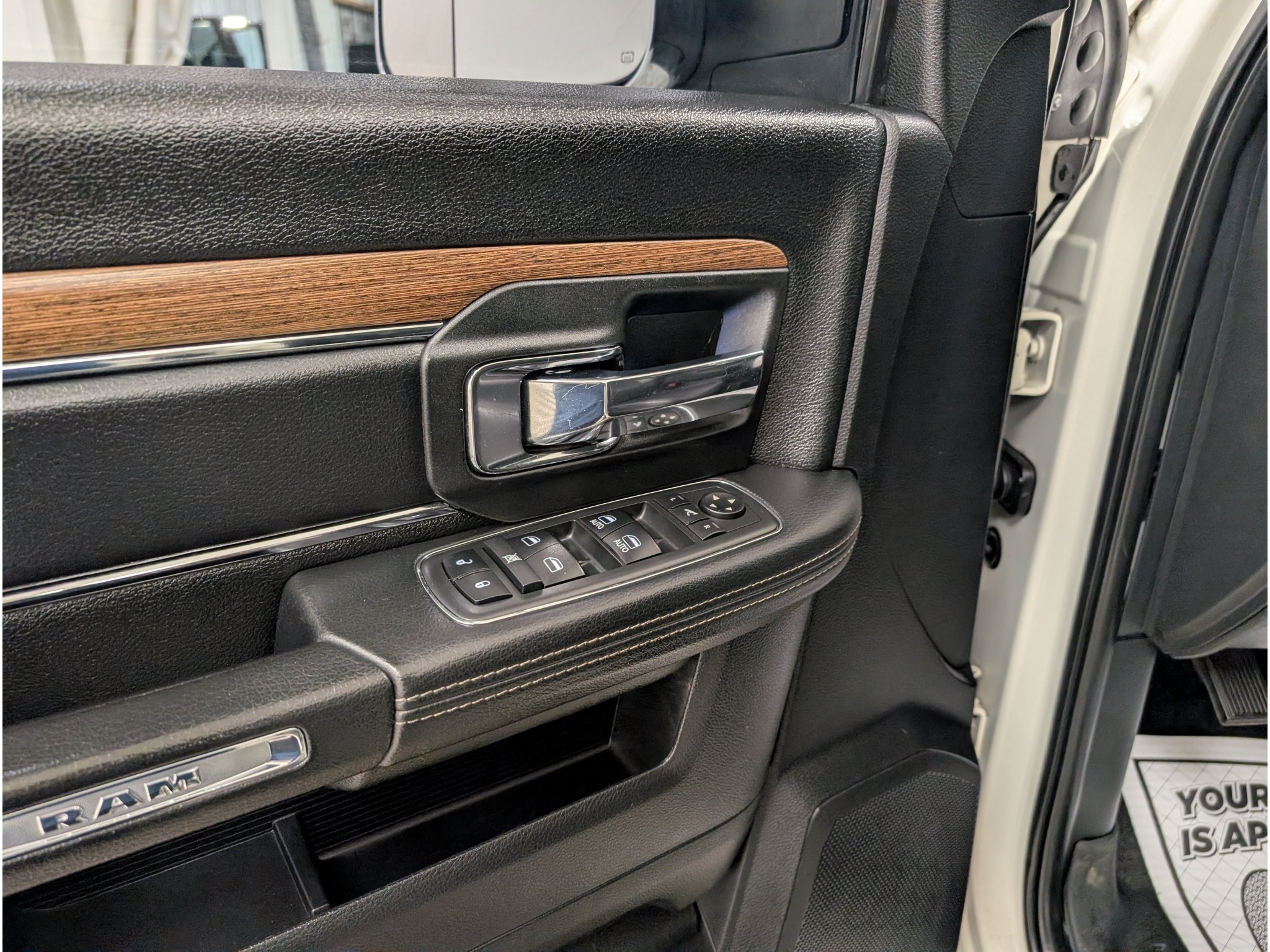 Used 2017 RAM 3500 Laramie AWD/4WD image 7