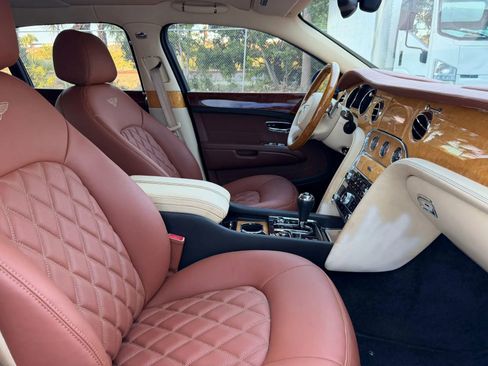 Used 2014 Bentley Mulsanne RWD image 31