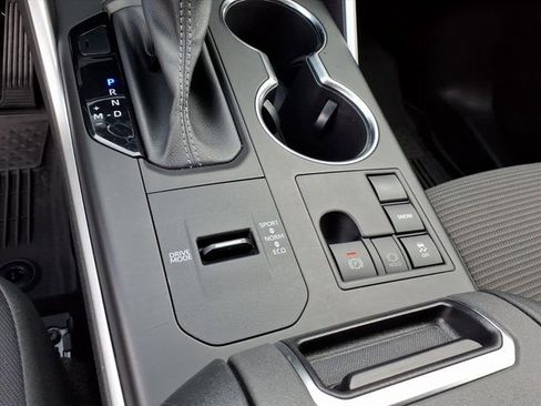 Used 2023 Toyota Highlander LE image 12