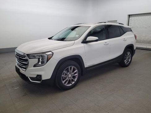 Used 2022 GMC Terrain SLT image 2