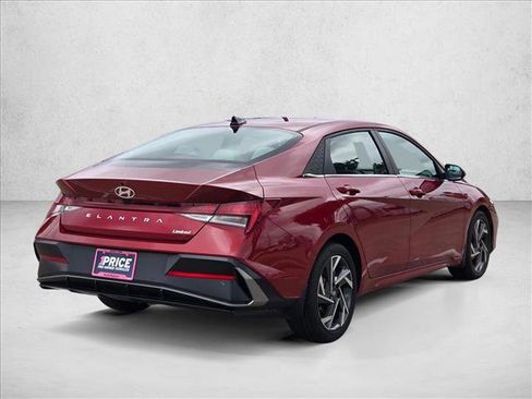 Used 2025 Hyundai Elantra Limited FWD image 5