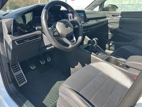 Used 2022 Volkswagen Golf R image 16