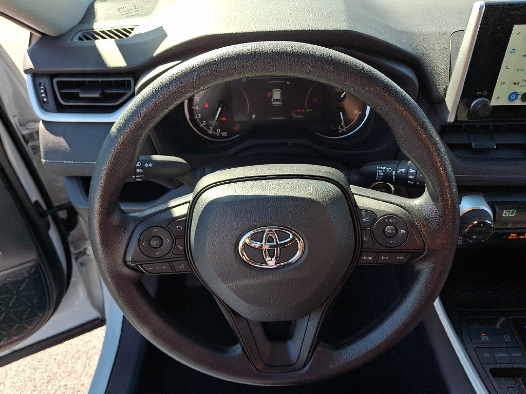 Used 2025 Toyota RAV4 XLE FWD image 18