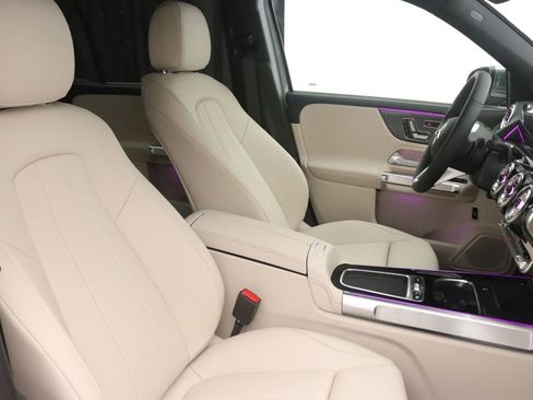 New 2026 Mercedes-Benz GLB 250 image 9