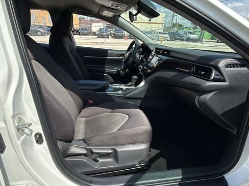 Used 2020 Toyota Camry LE image 40