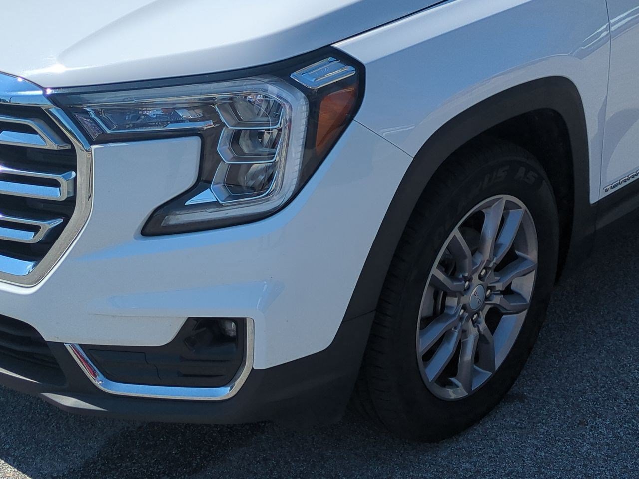 Used 2024 GMC Terrain SLT FWD image 10