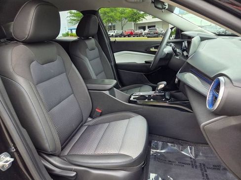 Used 2024 Chevrolet Trax LT FWD image 19