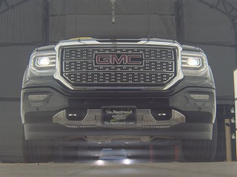 Used 2017 GMC Sierra 1500 Denali w/ Denali Ultimate Package image 11