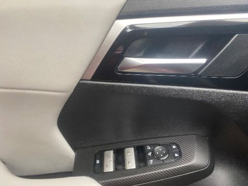Used 2025 Mitsubishi Outlander SE FWD image 23