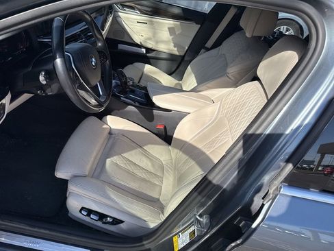 Used 2021 BMW 540i w/ Luxury Seating Package image 6