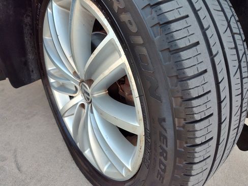 Used 2016 Volkswagen Tiguan SE image 45