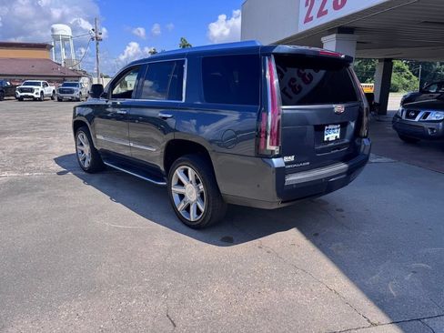 Used 2019 Cadillac Escalade Luxury RWD image 2
