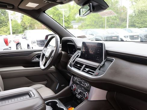 Used 2023 GMC Yukon SLT w/ SLT Premium Package AWD/4WD image 45