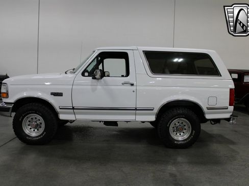 Used 1992 Ford Bronco XLT image 3