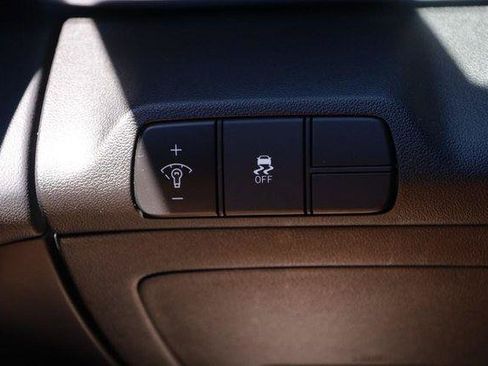 Used 2025 Hyundai Elantra SEL FWD image 22