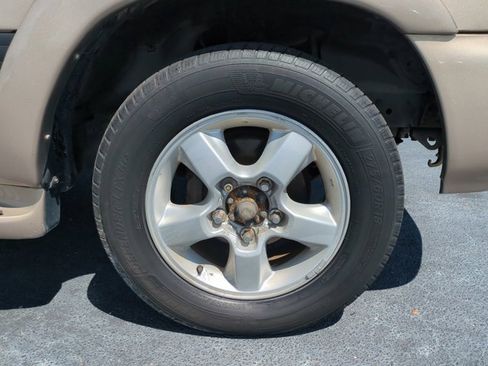 Used 2004 Toyota Land Cruiser AWD/4WD image 12