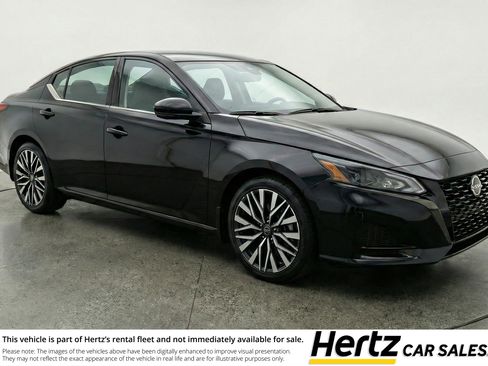 Used 2025 Nissan Altima 2.5 SV FWD image 1