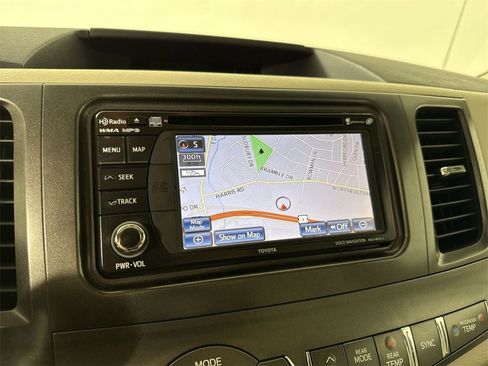 Used 2014 Toyota Sienna XLE image 26