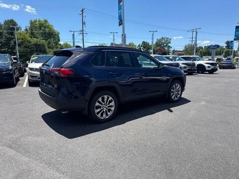 Used 2021 Toyota RAV4 XLE Premium AWD/4WD image 8