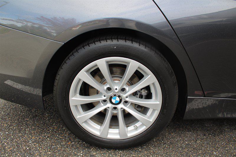 Used 2018 BMW 320i xDrive Sedan AWD/4WD image 31