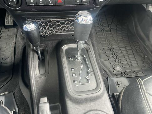 Used 2015 Jeep Wrangler Unlimited Sport image 28