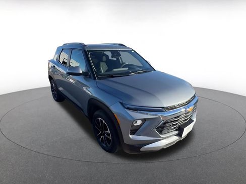 Used 2025 Chevrolet TrailBlazer LT image 3