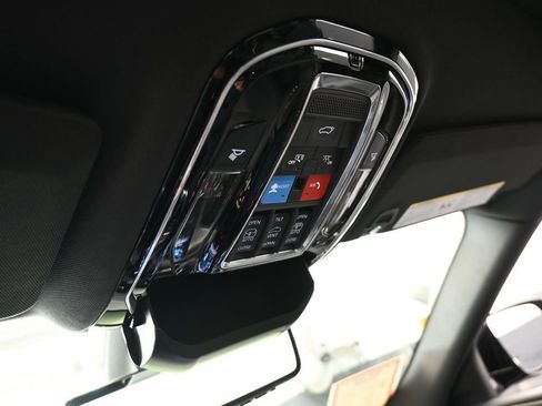 Used 2024 Jeep Grand Cherokee Overland w/ Luxury Tech Group IV image 34