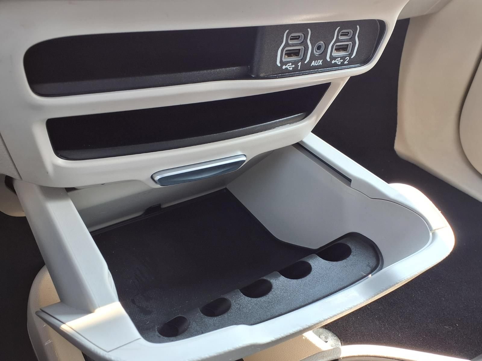 Used 2024 Chrysler Pacifica Touring-L FWD image 25