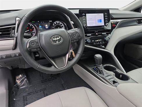 Used 2024 Toyota Camry SE image 20
