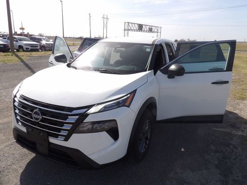 Used 2024 Nissan Rogue S image 26