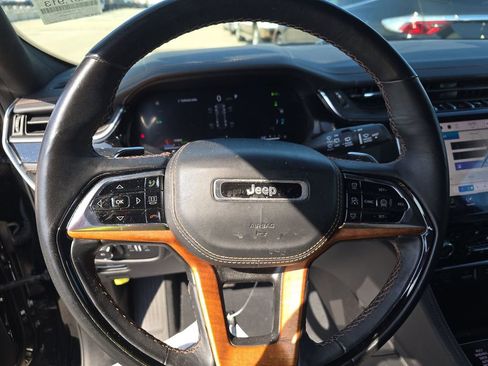 Used 2022 Jeep Grand Cherokee Summit image 2