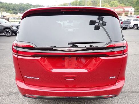 New 2026 Chrysler Pacifica Select image 4