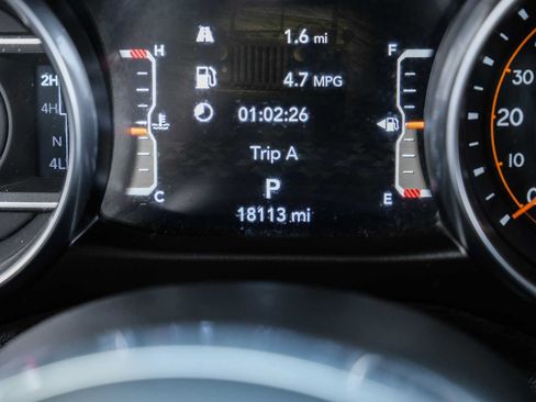 Used 2023 Jeep Wrangler Unlimited Sahara AWD/4WD image 51