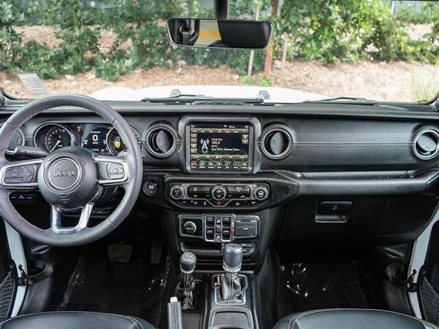 Used 2023 Jeep Wrangler Unlimited Sahara AWD/4WD image 12
