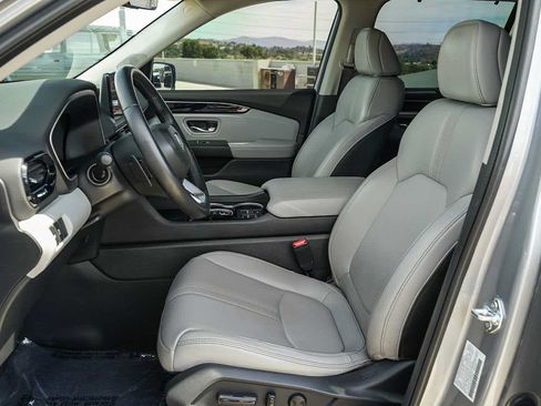 Used 2023 Honda Pilot Touring image 21