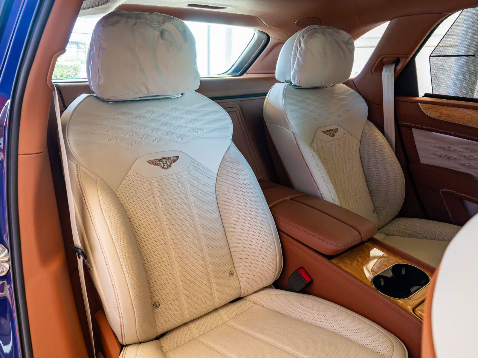 Used 2024 Bentley Bentayga AWD/4WD image 29