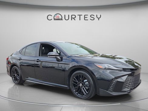 Used 2025 Toyota Camry SE FWD image 7
