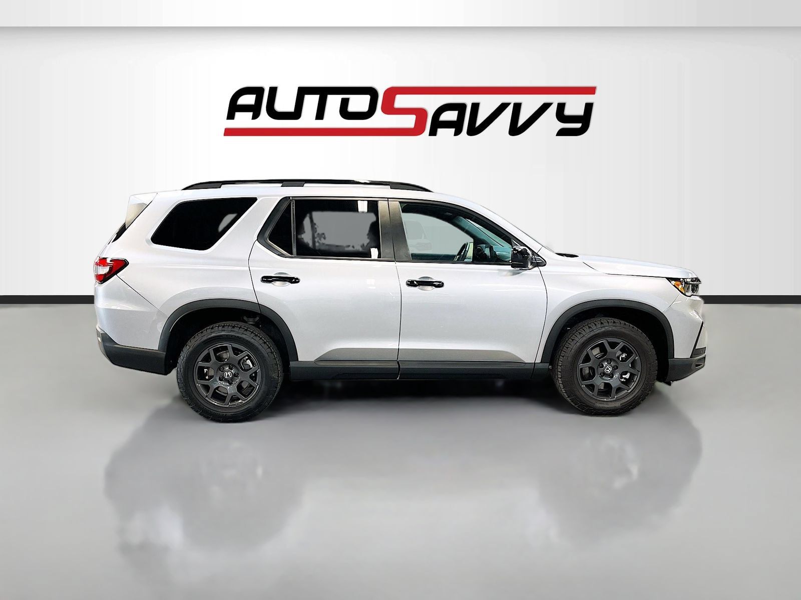 Used 2025 Honda Pilot TrailSport image 8