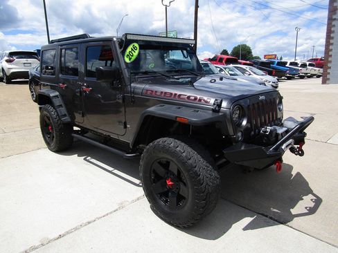 Used 2016 Jeep Wrangler Unlimited Rubicon AWD/4WD image 2