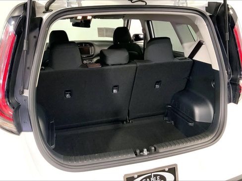 Used 2025 Kia Soul LX image 4