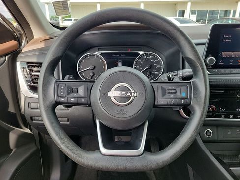 Used 2022 Nissan Rogue SV FWD image 19