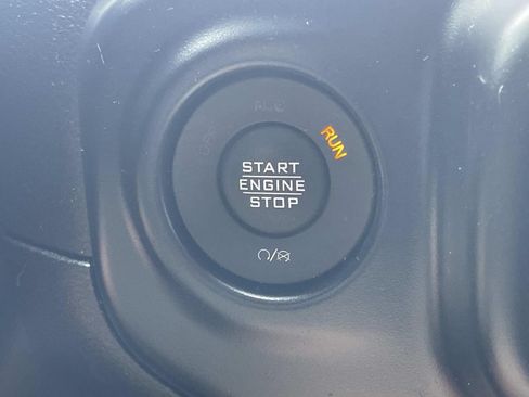 Used 2019 Jeep Wrangler Sport AWD/4WD image 17