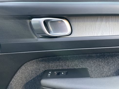 Used 2025 Volvo XC40 B5 Plus image 11