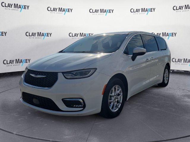 Used 2023 Chrysler Pacifica Touring FWD image 1