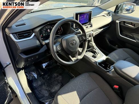 Used 2025 Toyota RAV4 XLE image 33