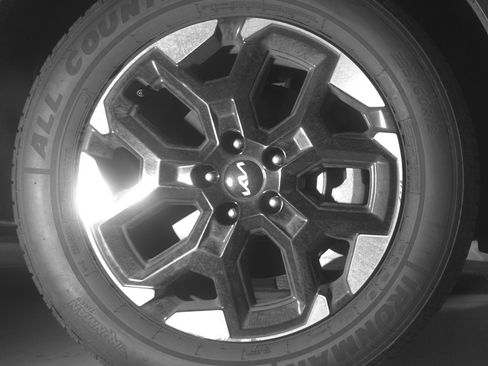 Used 2024 Kia Sorento S image 13