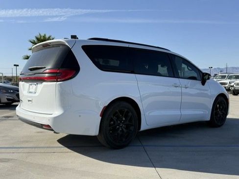 Used 2024 Chrysler Pacifica Touring-L w/ S Appearance Package FWD image 4