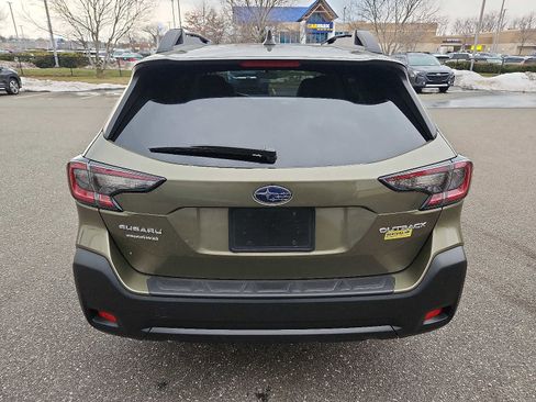 Used 2023 Subaru Outback Premium image 5