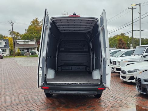 Used 2024 Mercedes-Benz Sprinter 2500 image 29